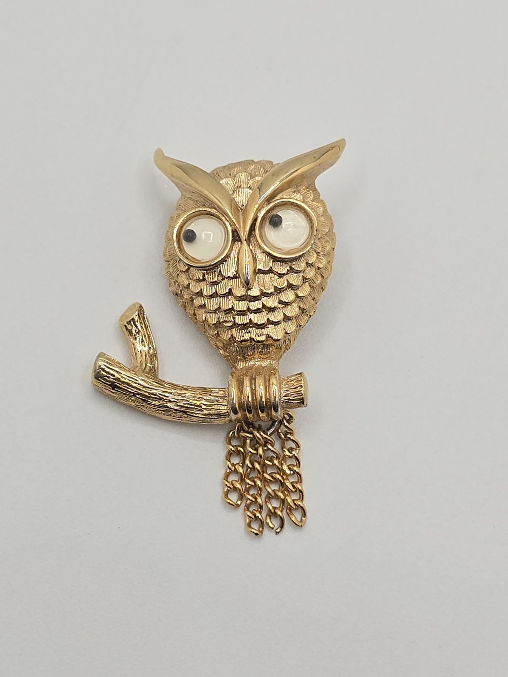 VTG Avon Owl Brooch Pin Gold Tone Googly Eyes Dangle Chain Figural 1.75"